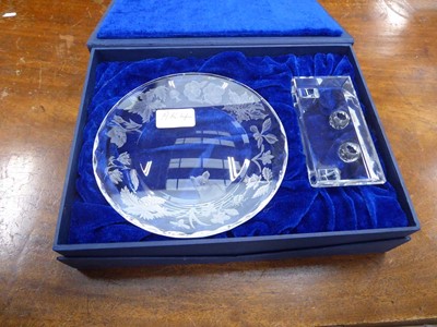 Lot 5222 - Etched glass dish with corresponding stand
