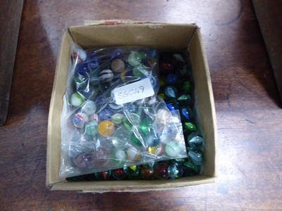 Lot 5171 - Small box of marbles