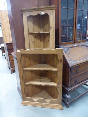 Lot 5182 - 2 pine corner cabinets