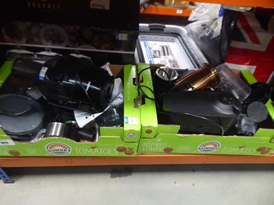 Lot 3073 - 2 trays of loose kitchen ware