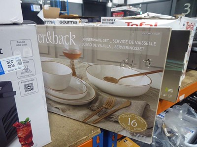 Lot 3085 - Over and Back dinnerware set