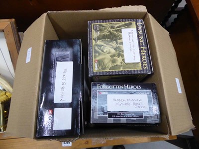 Lot 5200 - Box containing Corgi military figures