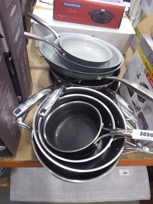 Lot 3096 - Loose pots and pans
