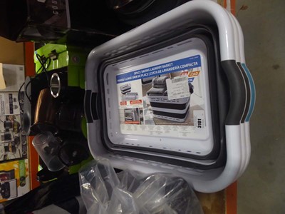 Lot 3101 - 3 space saving laundry baskets