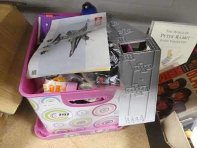 Lot 2122 - Box containing various Lego items