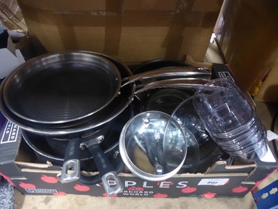 Lot 3127 - Tray of various pots and pans