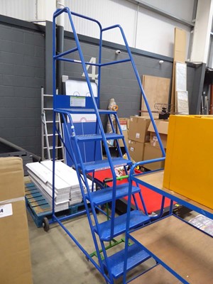Lot 4262 - Mobile warehouse steps in blue