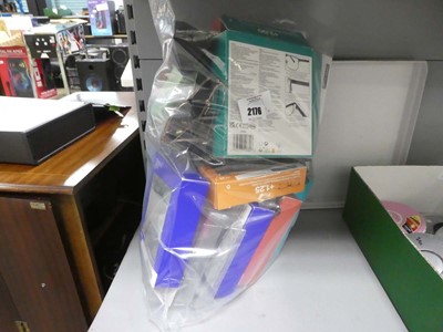 Lot 2176 - Bag containing various reading and sunglasses