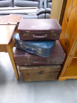 Lot 5297 - Four vintage travelling cases