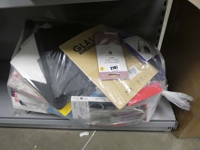 Lot 2187 - Bag containing various items including multi...