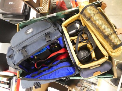 Lot 2201 - Box containing various cameras etc