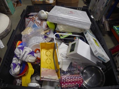 Lot 3213 - Pallet of various household ware