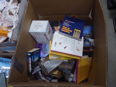Lot 3216 - Large box of mixed books