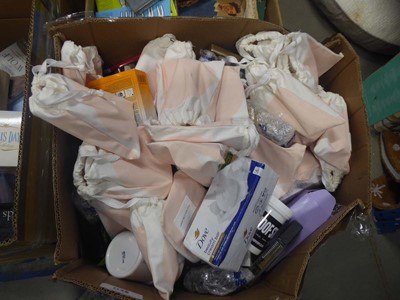 Lot 3217 - Large box of various toiletries and cosmetics