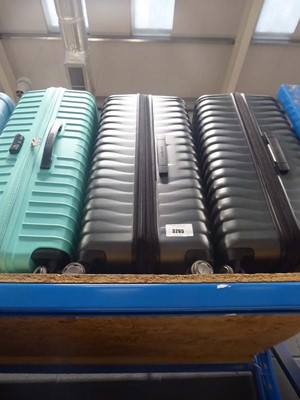 Lot 3265 - Large hard shelled Samsonite suitcase