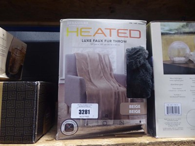 Lot 3281 - 3 Berkshire heated throws