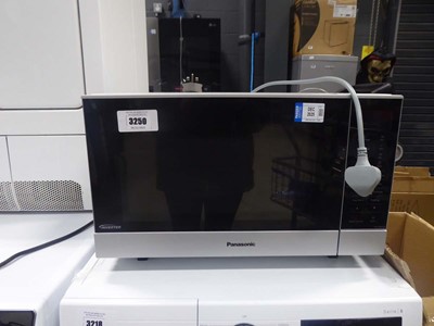 Lot 3250 - Panasonic microwave