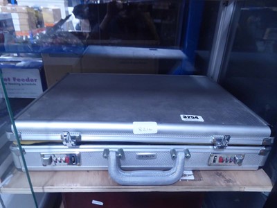 Lot 3254 - Deluxe 24 piece knife set