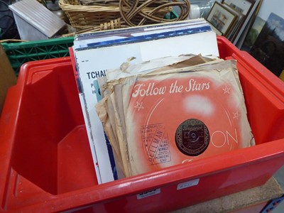 Lot 5344 - Box containing shellac and vinyl records