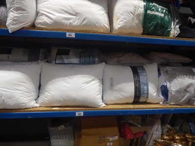 Lot 3301 - Shelf of loose bedding pillows