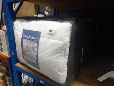 Lot 3302 - 3 snuggle down hotel collection luxurious deep...