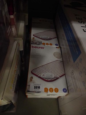 Lot 3310 - 6 Beurer heat pads
