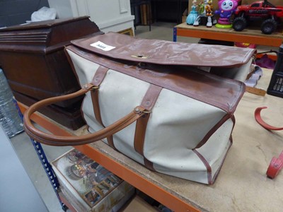 Lot 5369 - Singer electric sewing machine