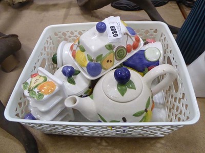 Lot 5389 - Box containing a quantity of Rayware crockery