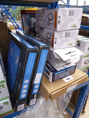 Lot 4293 - 2 toilet seats, Waterpik shower heads, Grohe...