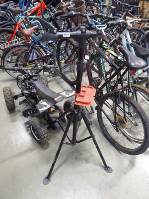 Lot 4031 - Bike maintenance stand