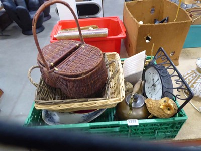 Lot 5398 - Box containing wicker baskets, quartz clock,...