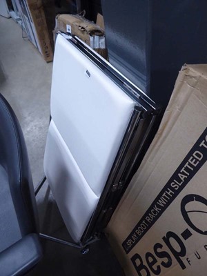 Lot 4305 - Metal framed white cushioned long chair