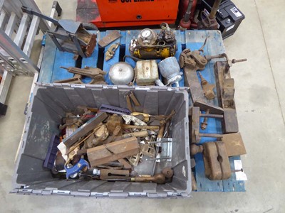 Lot 4353 - Pallet containing carpentry items to include...
