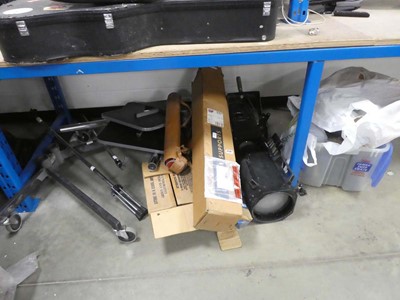Lot 2250 - Selection of lighting equipment, stands,...
