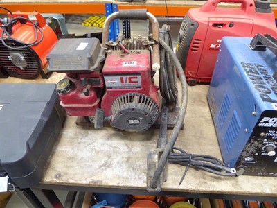 Lot 4387 - Briggs and Stratton cast iron sleeve pressure...