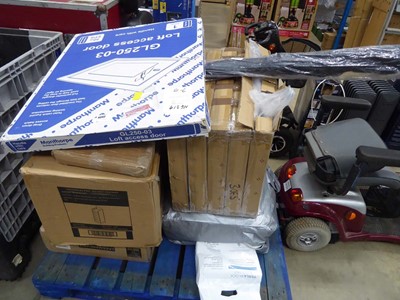 Lot 4342 - Pallet containing an assortment of items...