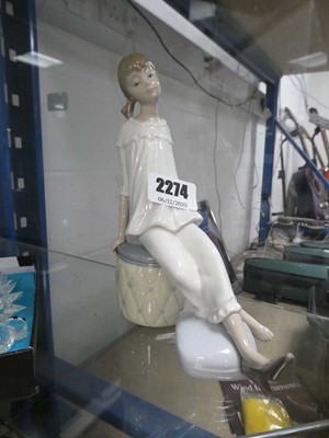 Lot 2274 - Unboxed Lladro figure of a girl resting on a seat