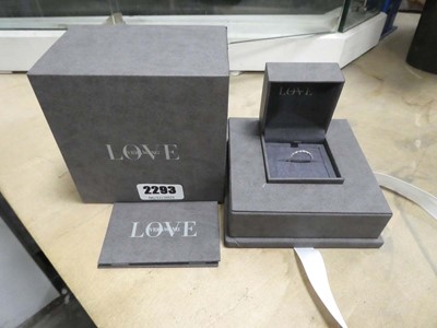 Lot 2293 - Boxed Vera Wang Love 18ct gold ring, boxed