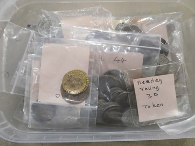 Lot 2294 - Box containing vintage coins and tokens