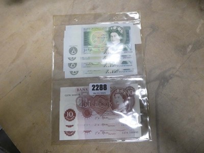 Lot 2288 - 4 £1 notes and 3 10 shilling notes with some...