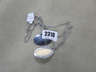 Lot 2310 - Chloe perfume chain long necklace