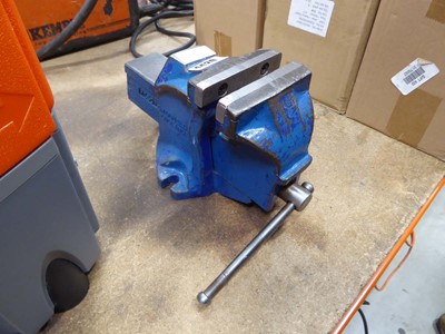 Lot 4420 - Bench mounted vice