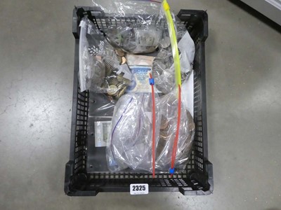 Lot 2325 - Tray of coins and banknotes