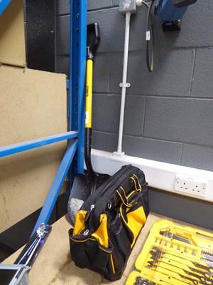 Lot 4507 - DeWalt shovel and work bag
