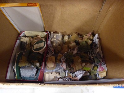 Lot 5416 - Box containing Lilliput Lane cottages