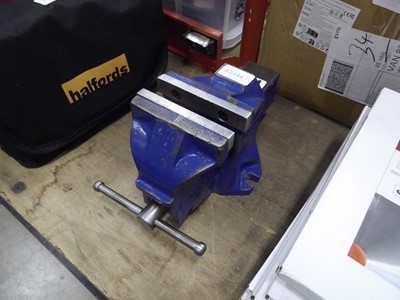 Lot 4544 - Small blue bench mounted vice
