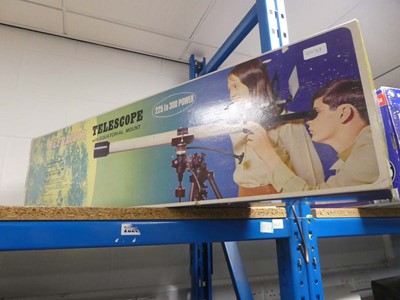 Lot 2387 - Refractor telescope in box