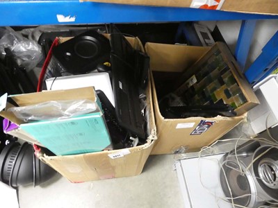 Lot 2411 - 2 boxes containing speakers, keyboards, light,...