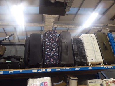 Lot 3345 - 7 mixed styled suitcases