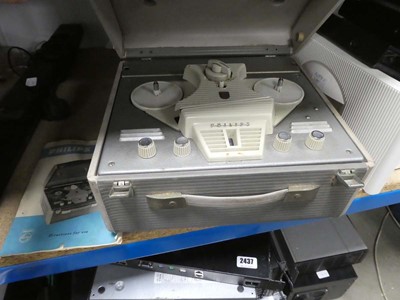 Lot 2431 - Philips reel to reel player